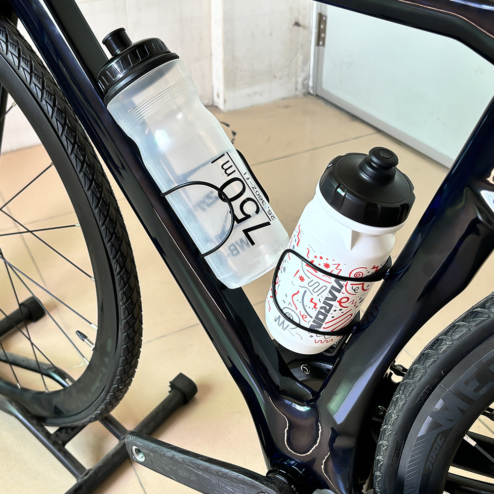 Rideforge超軽量カーボンファイバーウォーターボトルケ - Mountain Biking Bc のレビューと価格